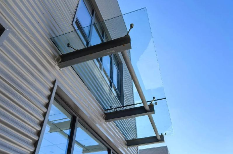 海北为什么要给钢结构雨棚打孔!